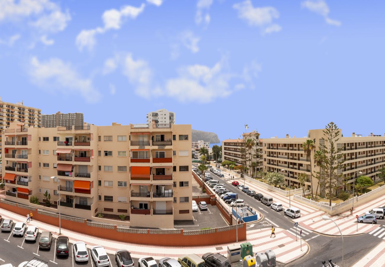 Ferienwohnung in Los Cristianos - HomeForGuest Penthouse Cecilia mit Terrasse und Meerblick in Los Cristianos