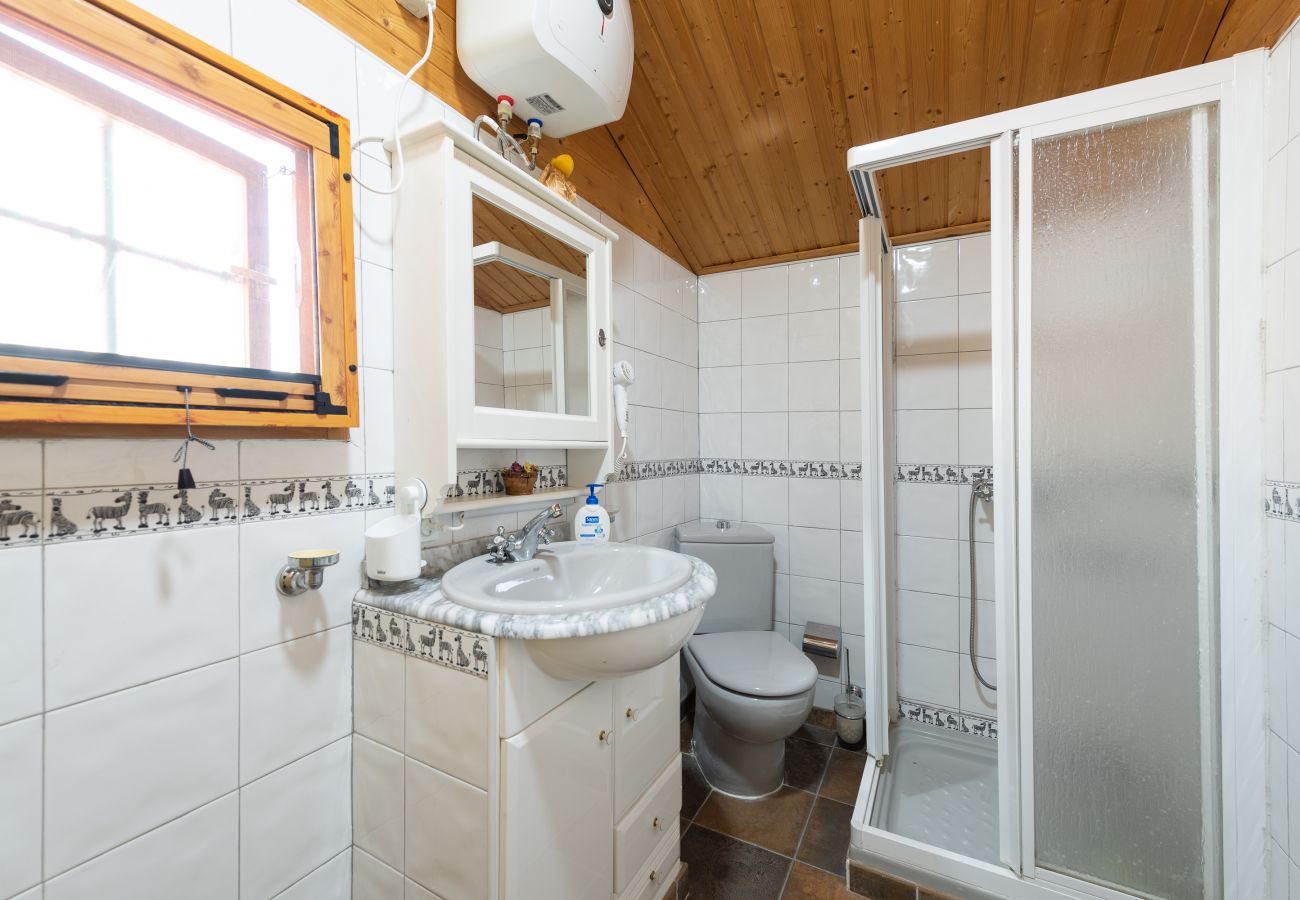 Chalet in San Bartolomé de Tirajana - Casa Adara, private heated pool