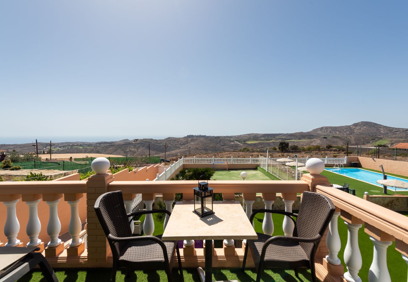 Chalet in San Bartolomé de Tirajana - Casa Adara, private heated pool