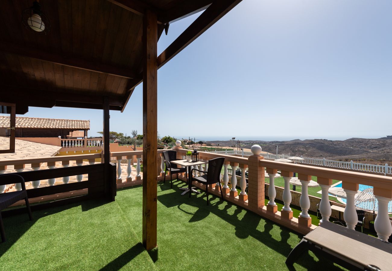 Chalet in San Bartolomé de Tirajana - Casa Adara, private heated pool
