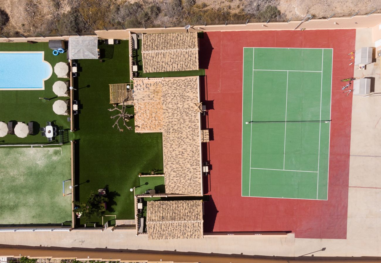 Chalet in San Bartolomé de Tirajana - Casa Adara, private heated pool