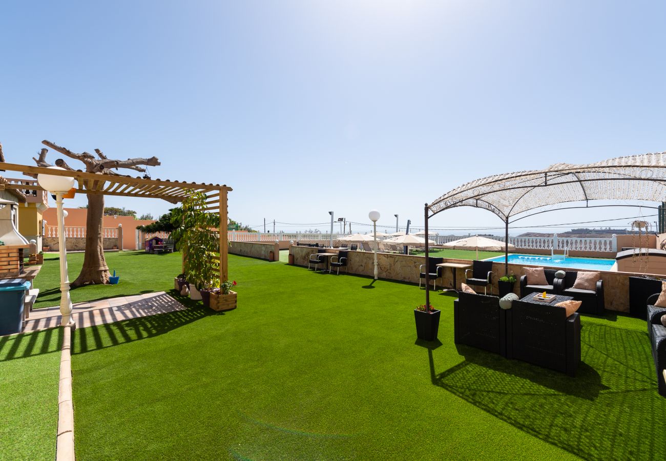 Chalet in San Bartolomé de Tirajana - Casa Adara, private heated pool