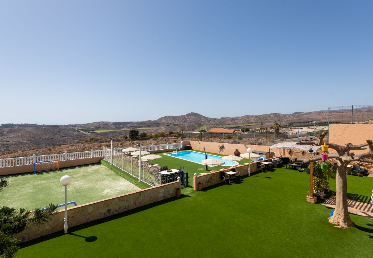 Chalet in San Bartolomé de Tirajana - Casa Adara, private heated pool