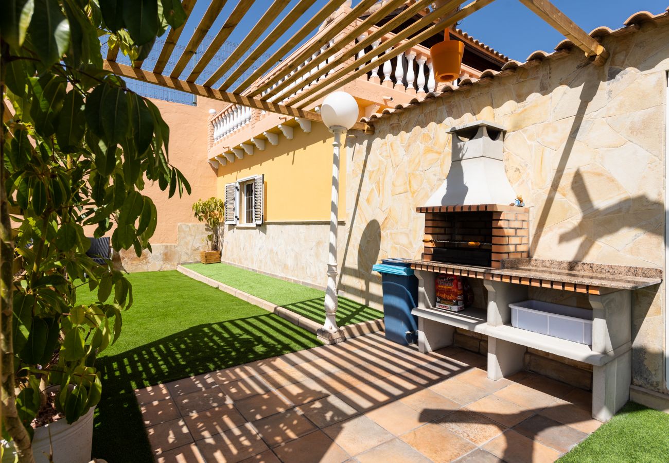 Chalet in San Bartolomé de Tirajana - Casa Adara, private heated pool