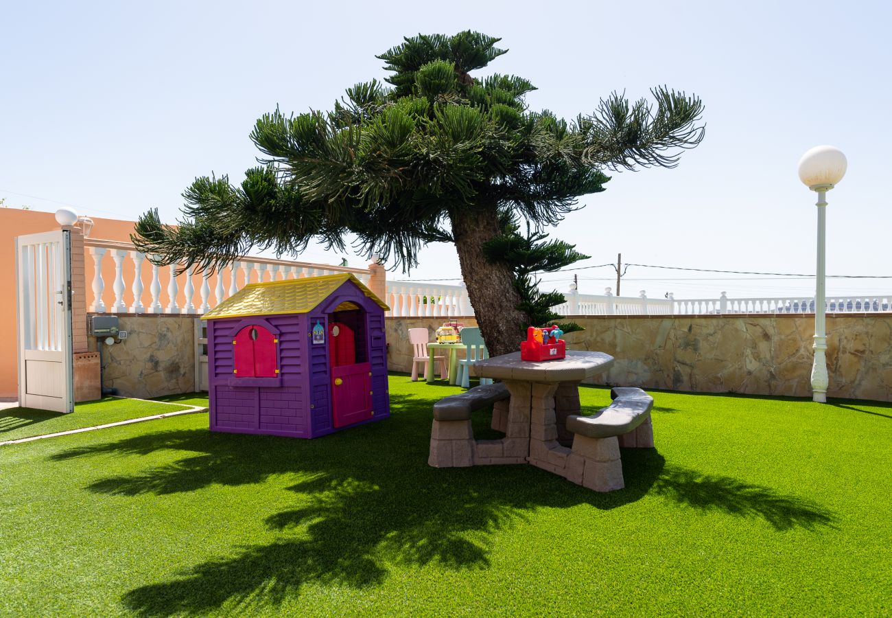 Chalet in San Bartolomé de Tirajana - Casa Adara, private heated pool