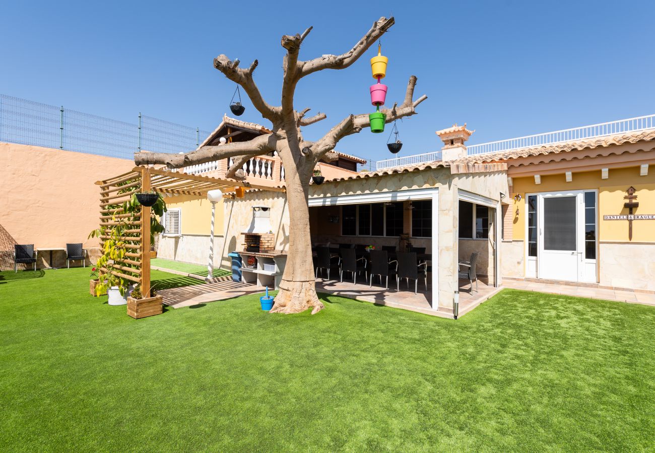 Chalet in San Bartolomé de Tirajana - Casa Adara, private heated pool