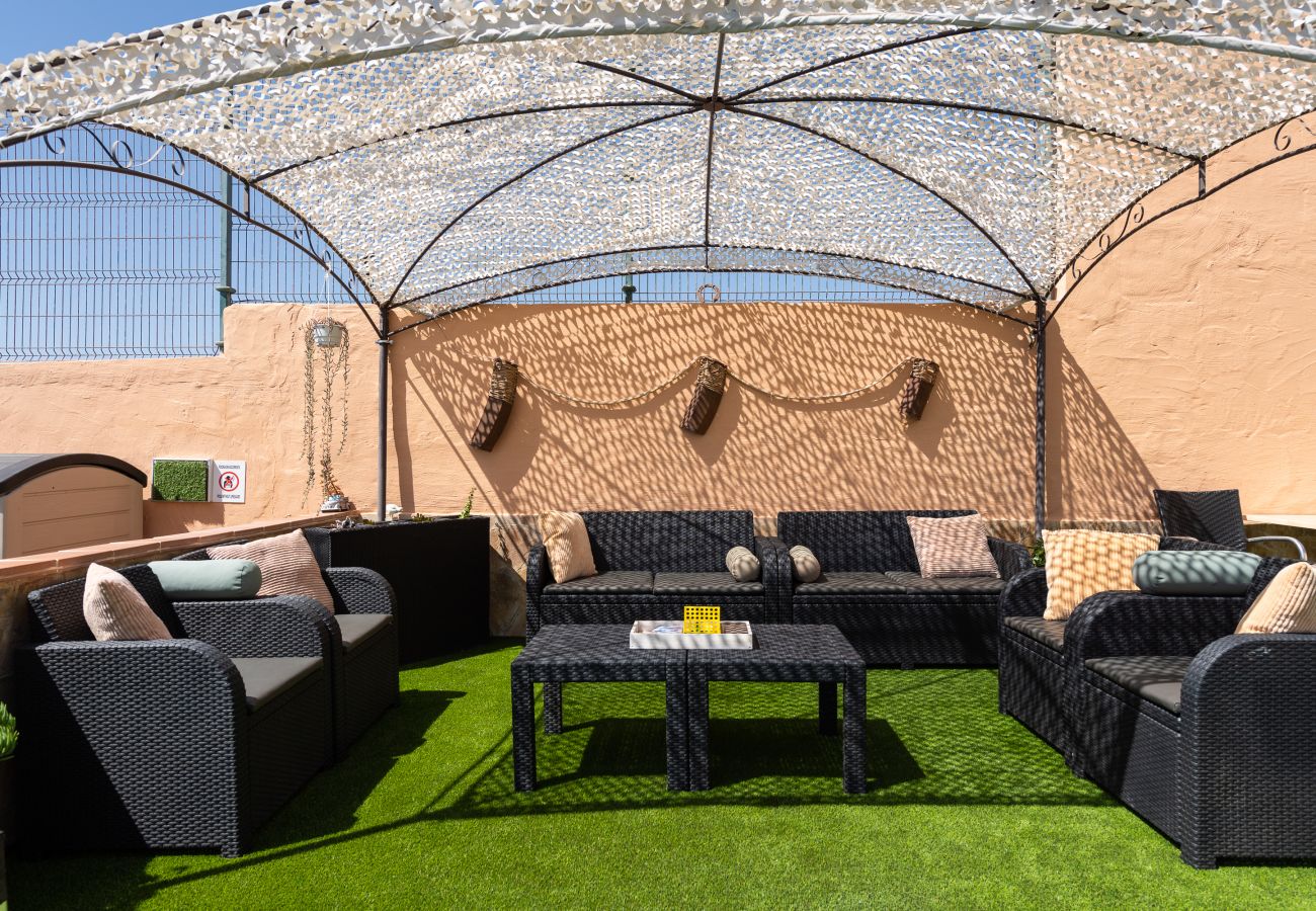 Chalet in San Bartolomé de Tirajana - Casa Adara, private heated pool