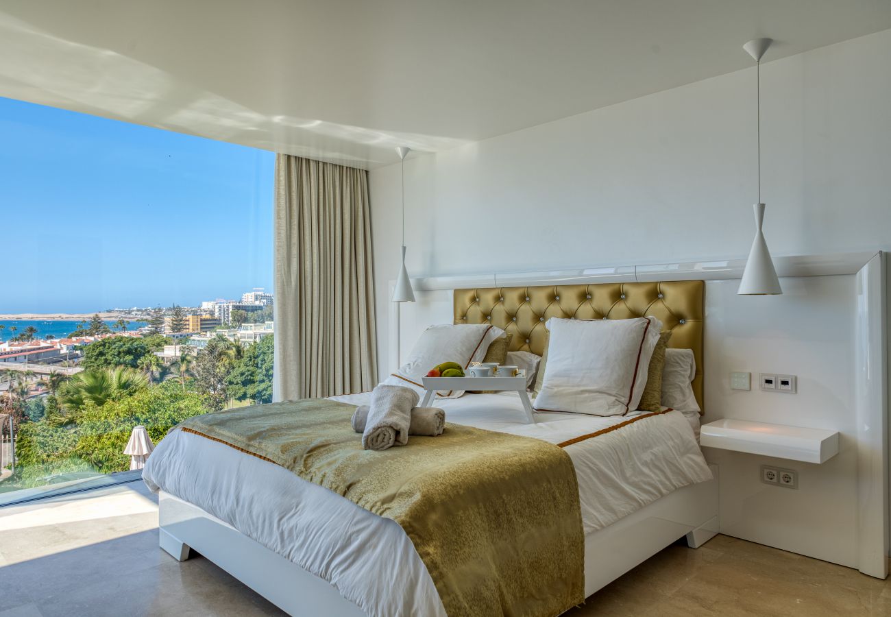 Ferienhaus in Maspalomas - Pool, jacuzzi, games and steps from the beach