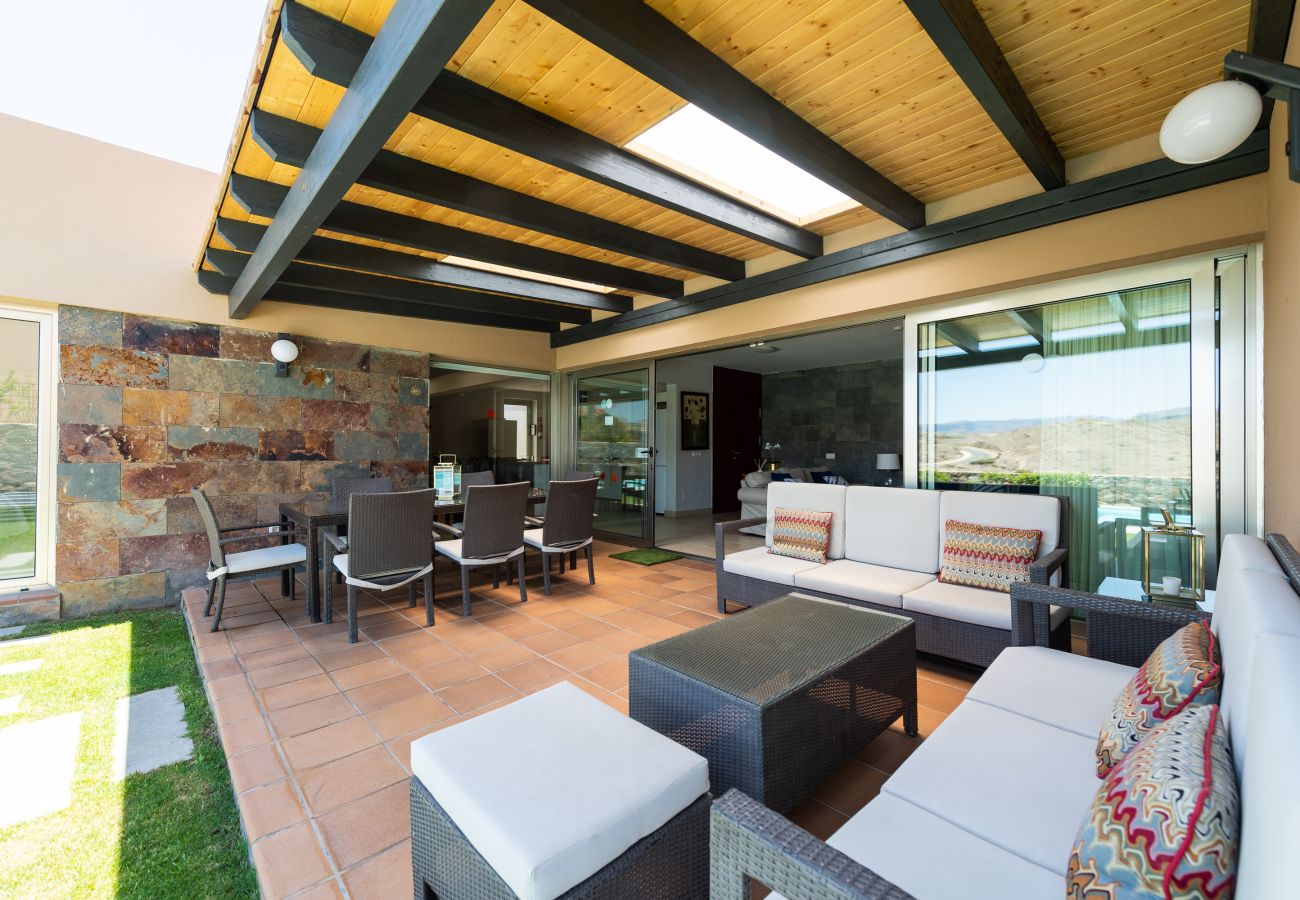 Chalet in San Bartolomé de Tirajana - Spectacular Villa with large pool, ideal for families in a quiet environment