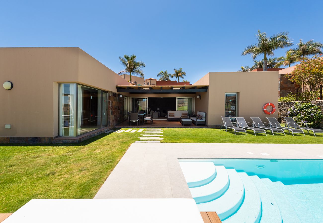 Chalet in San Bartolomé de Tirajana - Spectacular Villa with large pool, ideal for families in a quiet environment