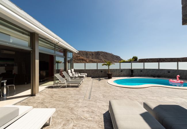 Ferienhaus in Mogán - Incredible 5 suite bedrooms Villa with private pool and views of the golf course and the sea