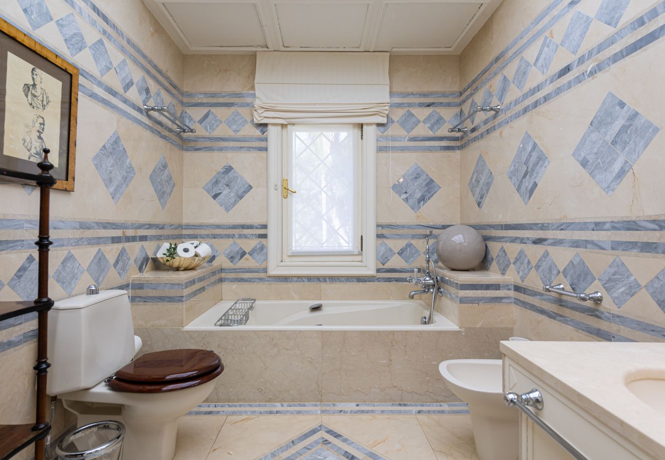 Chalet in San Bartolomé de Tirajana - Spectacular villa with private pool, jacuzzi, paddle tennis court, barbecue and a few steps from Maspalomas beach