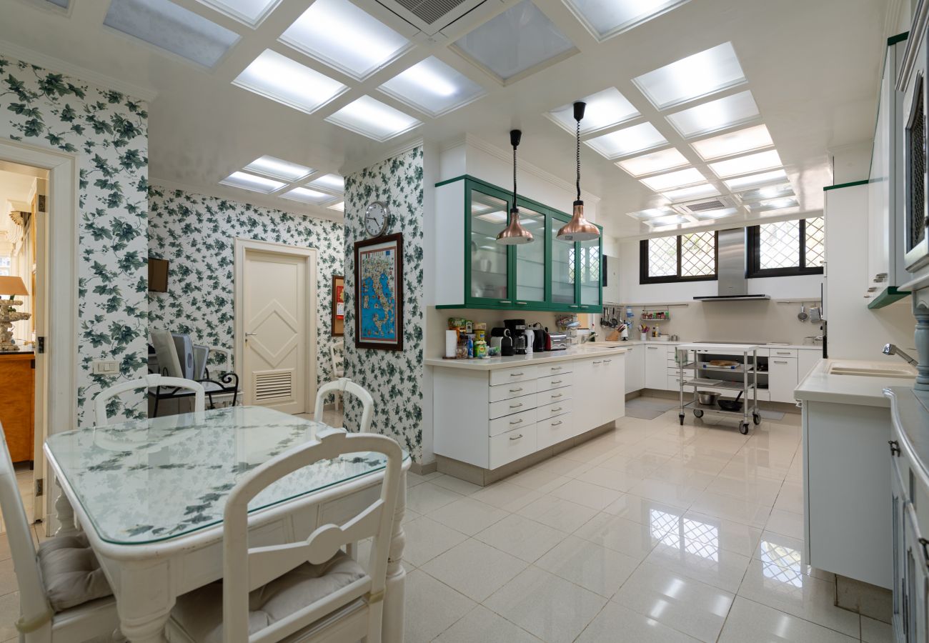 Chalet in San Bartolomé de Tirajana - Spectacular villa with private pool, jacuzzi, paddle tennis court, barbecue and a few steps from Maspalomas beach