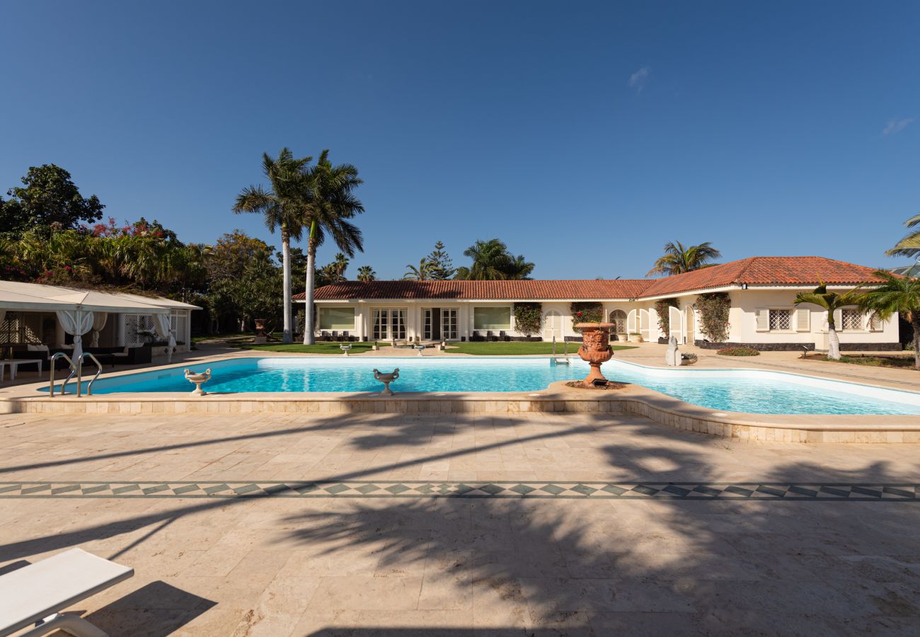 Chalet in San Bartolomé de Tirajana - Spectacular villa with private pool, jacuzzi, paddle tennis court, barbecue and a few steps from Maspalomas beach