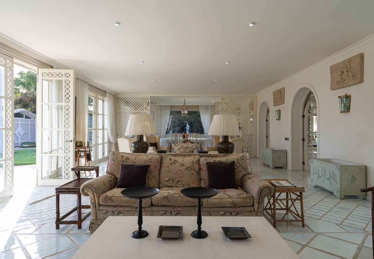 Chalet in San Bartolomé de Tirajana - Spectacular villa with private pool, jacuzzi, paddle tennis court, barbecue and a few steps from Maspalomas beach