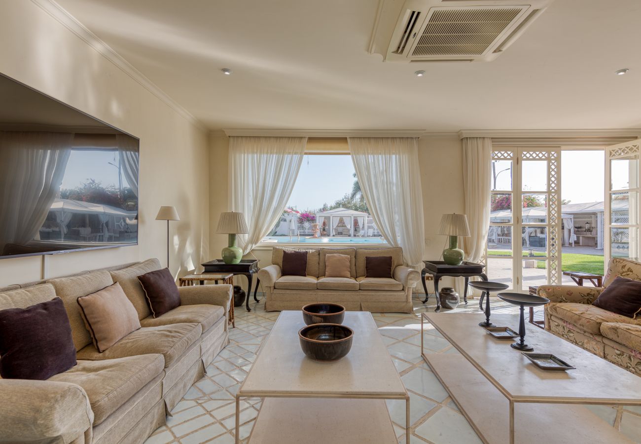Chalet in San Bartolomé de Tirajana - Spectacular villa with private pool, jacuzzi, paddle tennis court, barbecue and a few steps from Maspalomas beach