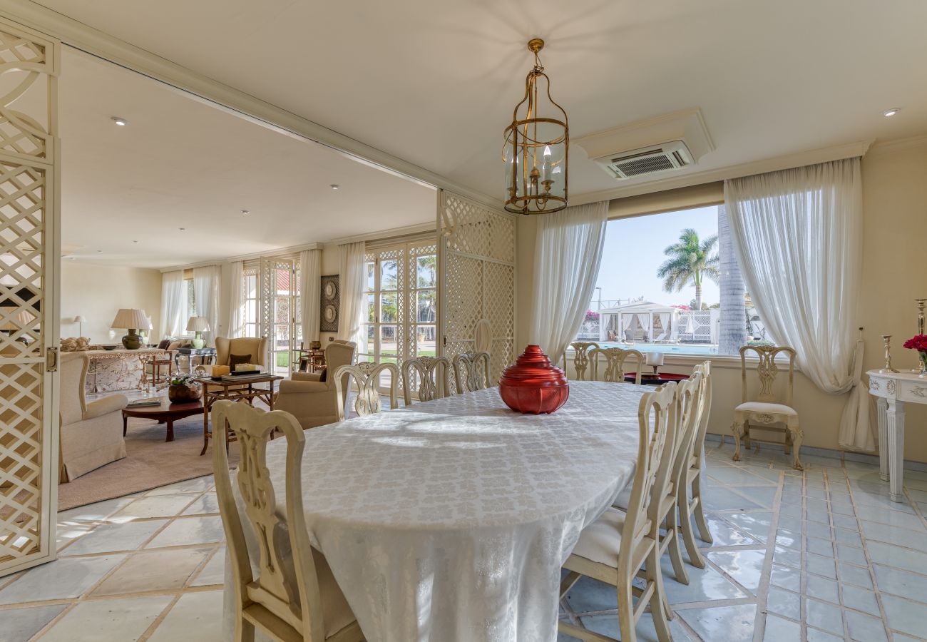 Chalet in San Bartolomé de Tirajana - Spectacular villa with private pool, jacuzzi, paddle tennis court, barbecue and a few steps from Maspalomas beach