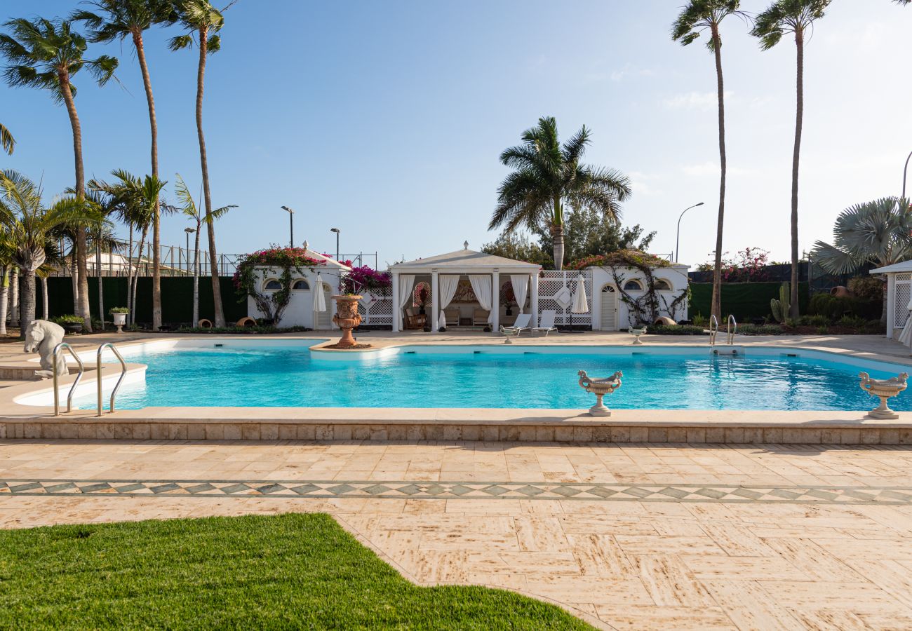 Chalet in San Bartolomé de Tirajana - Spectacular villa with private pool, jacuzzi, paddle tennis court, barbecue and a few steps from Maspalomas beach