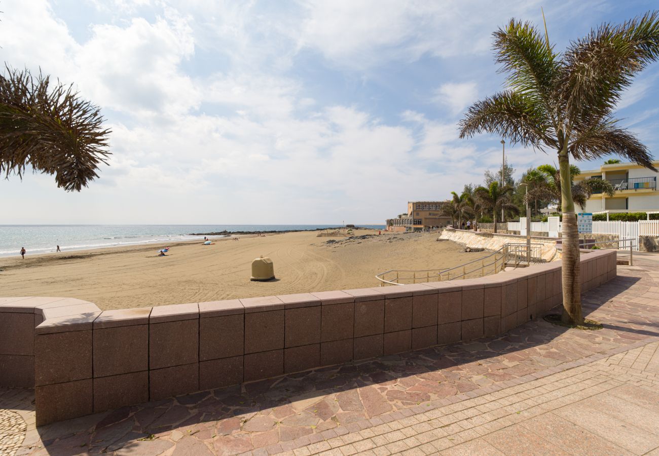 Ferienwohnung in San Bartolomé de Tirajana - HomeForGuest Modernes Apartment in San Agustin 2 Minuten vom Strand entfernt
