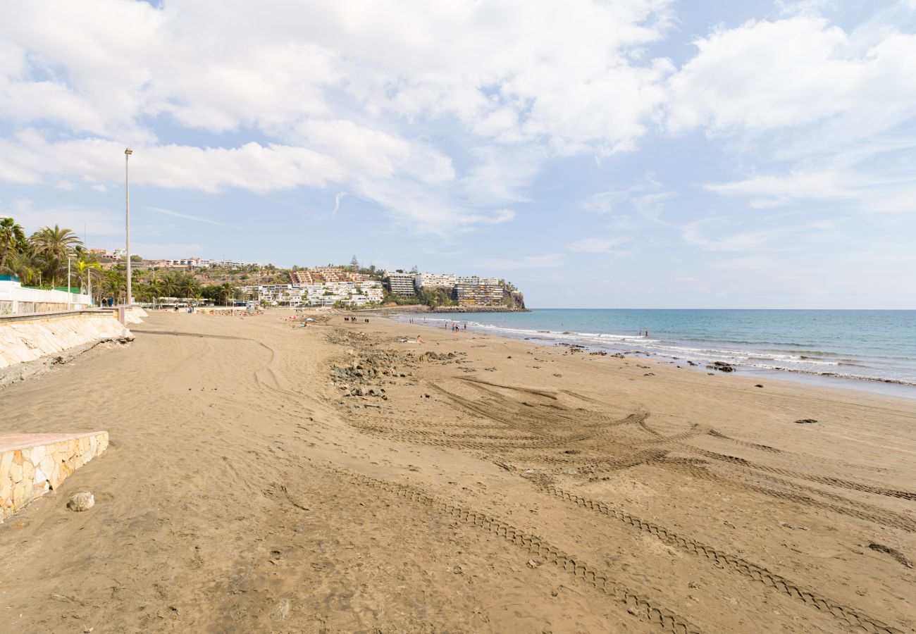 Ferienwohnung in San Bartolomé de Tirajana - HomeForGuest Modernes Apartment in San Agustin 2 Minuten vom Strand entfernt