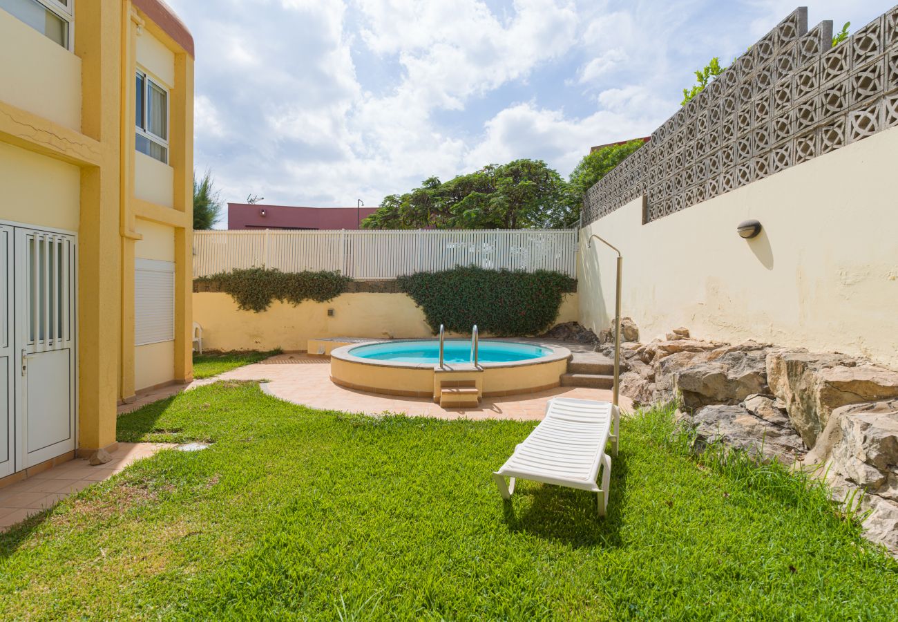 Ferienwohnung in San Bartolomé de Tirajana - HomeForGuest Modernes Apartment in San Agustin 2 Minuten vom Strand entfernt