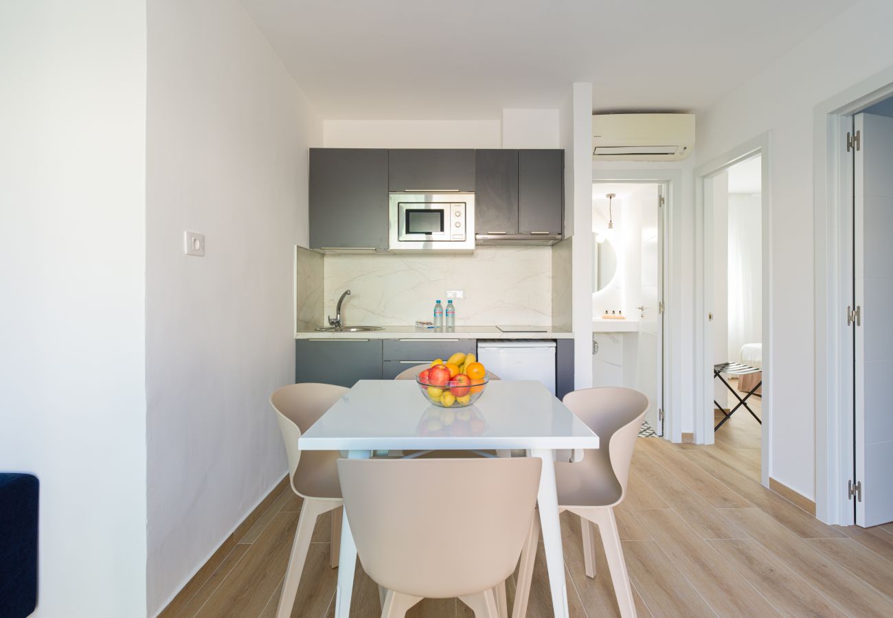 Ferienwohnung in Corralejo - Modern apartment. Swimming pool and beachfront. Corralejo