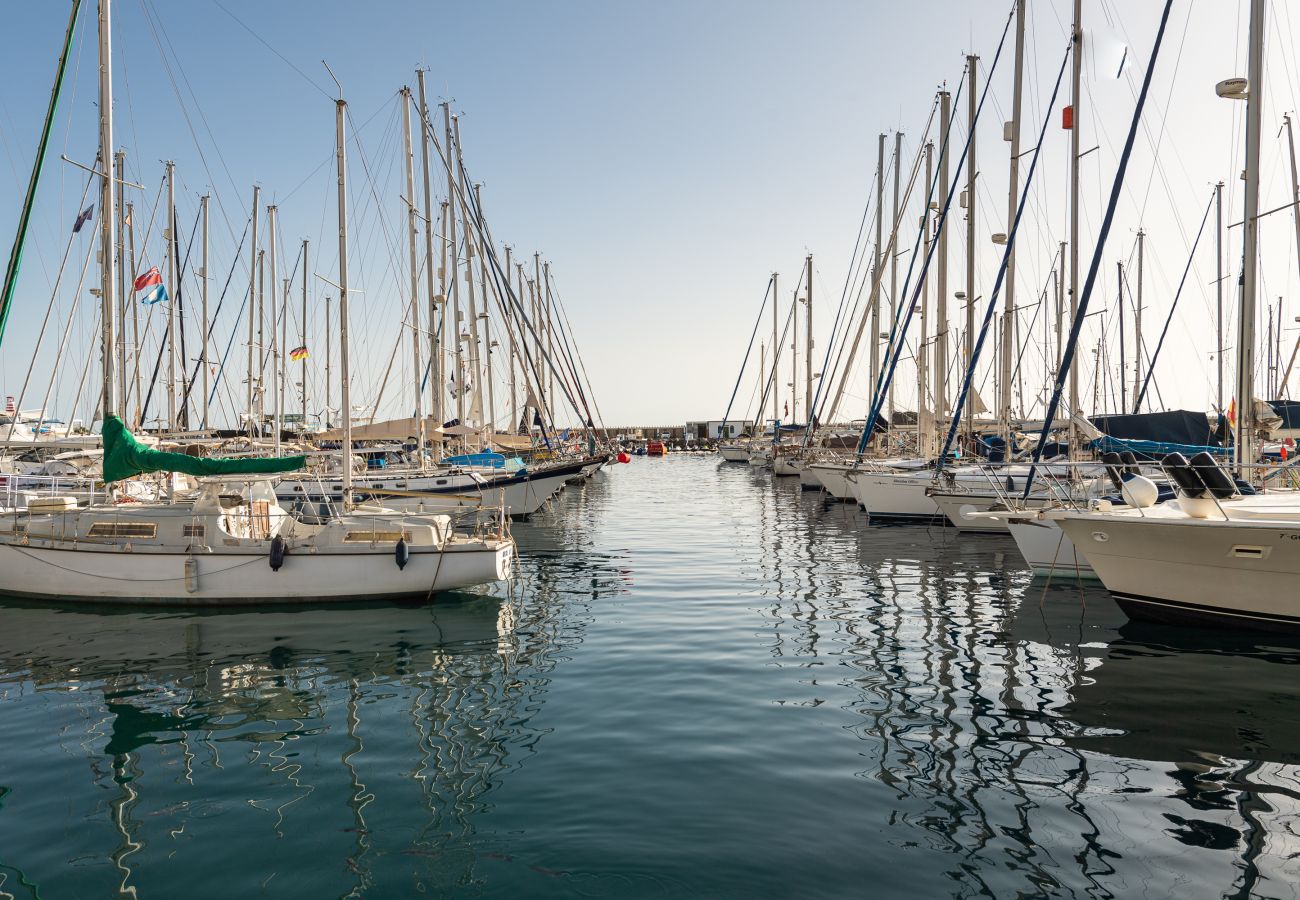 Ferienwohnung in Mogán - 20 Meter vom Strand entfernt, Terrasse, Privatparkplatz und Klimaanlage