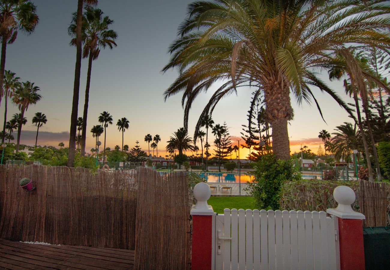 Bungalow in San Bartolomé de Tirajana - Cozy bungalow with large terrace overlooking the pool