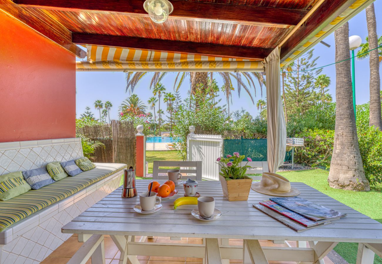 Bungalow in San Bartolomé de Tirajana - Cozy bungalow with large terrace overlooking the pool
