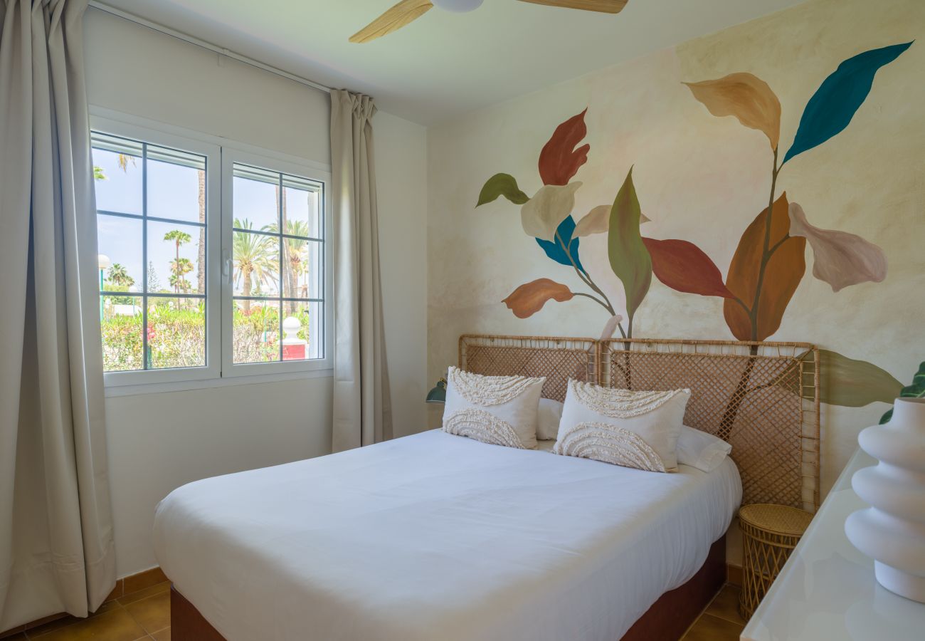 Bungalow in San Bartolomé de Tirajana - Cozy bungalow with large terrace overlooking the pool