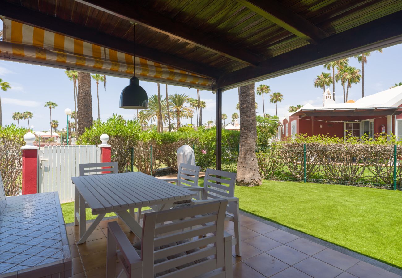 Bungalow in San Bartolomé de Tirajana - Cozy bungalow with large terrace overlooking the pool