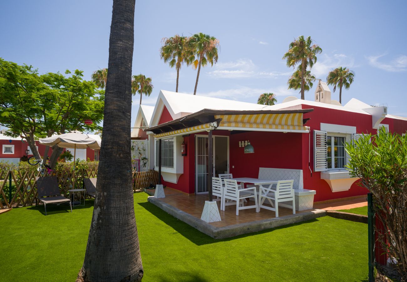 Bungalow in San Bartolomé de Tirajana - Cozy bungalow with large terrace overlooking the pool