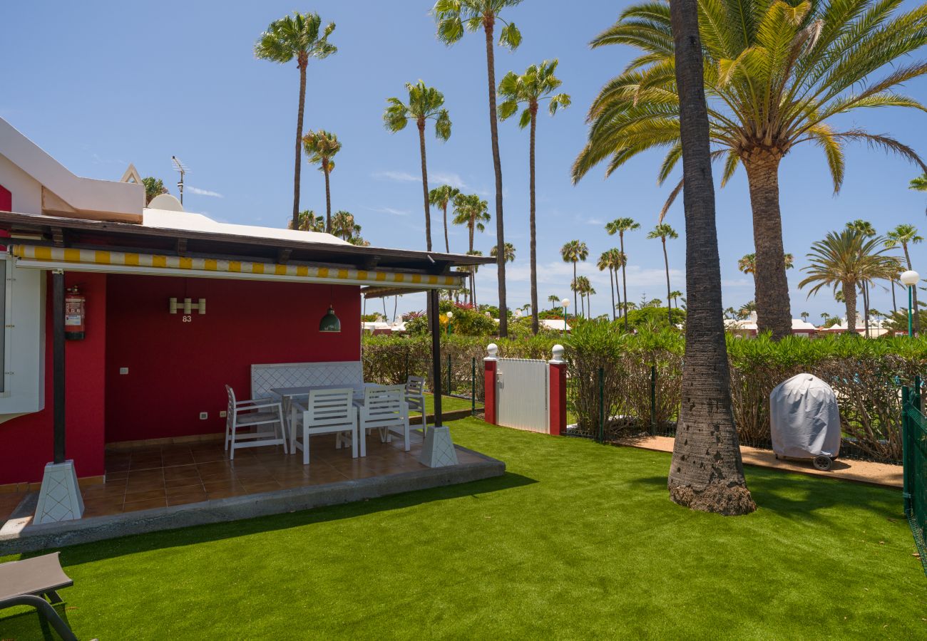 Bungalow in San Bartolomé de Tirajana - Cozy bungalow with large terrace overlooking the pool