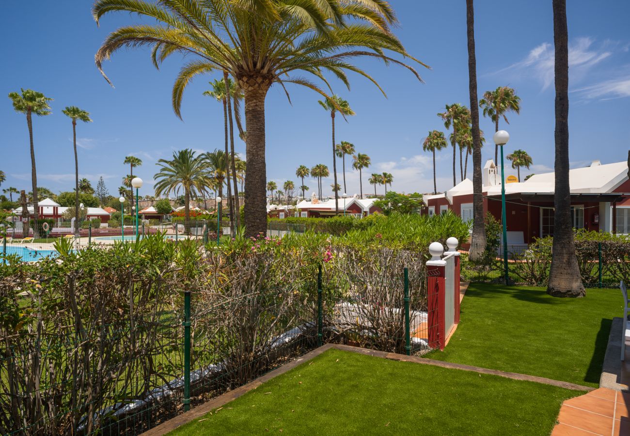 Bungalow in San Bartolomé de Tirajana - Cozy bungalow with large terrace overlooking the pool