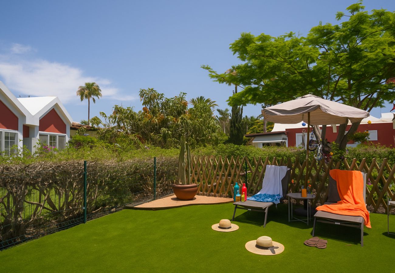 Bungalow in San Bartolomé de Tirajana - Cozy bungalow with large terrace overlooking the pool