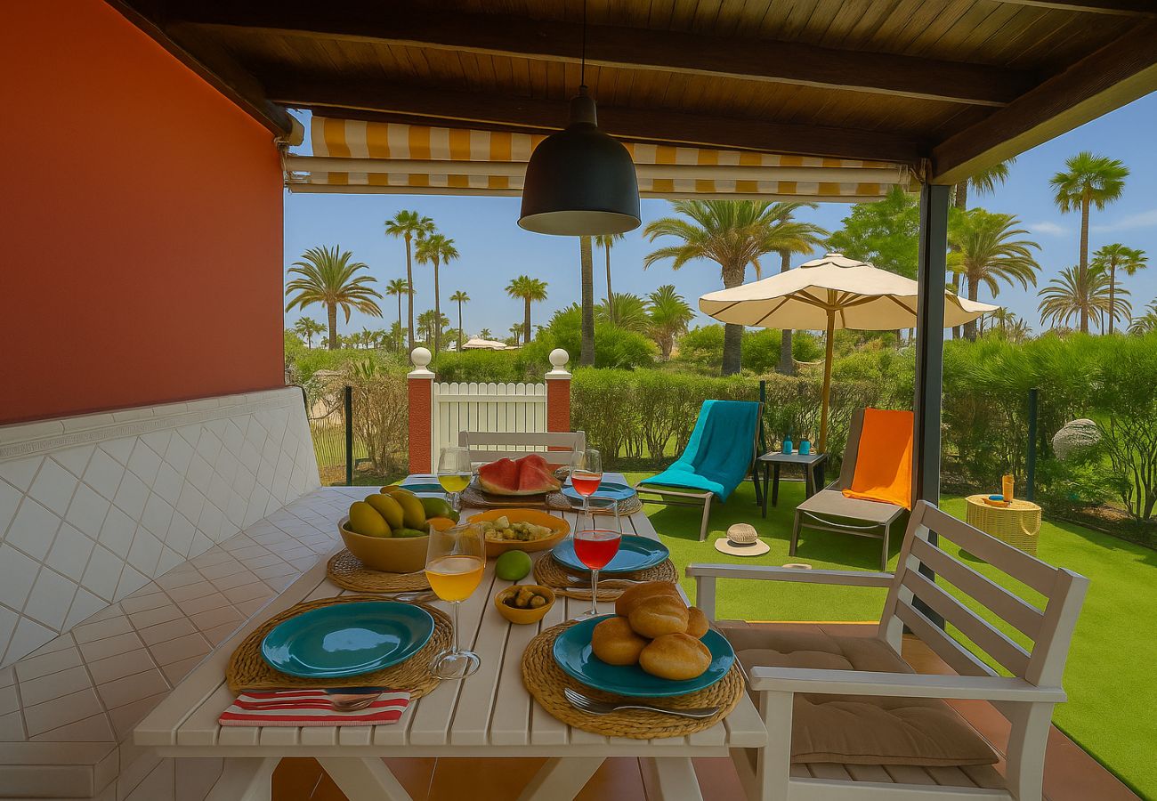 Bungalow in San Bartolomé de Tirajana - Cozy bungalow with large terrace overlooking the pool