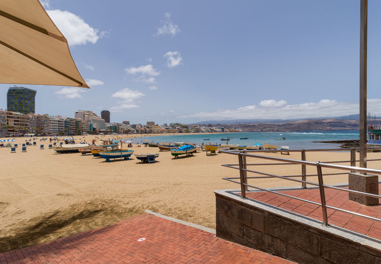 Haus in Las Palmas de Gran Canaria - Corner on the Beach Front by CanariasGetaway