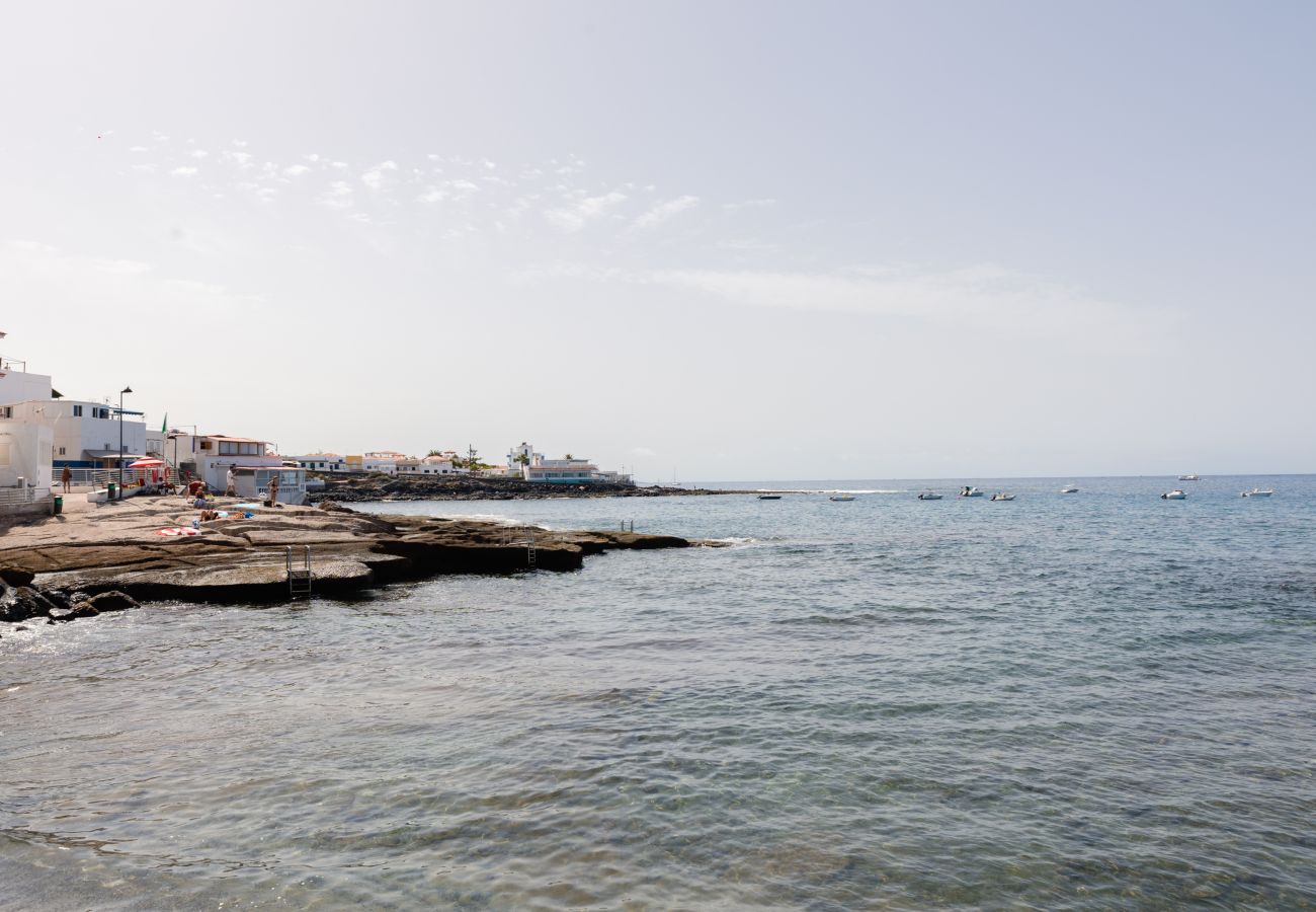 Ferienwohnung in Adeje - HomeForGuest WOHNUNG MIT SCHWIMMBAD 50M VOM MEER ENTFERNT IN LA CALETA 
