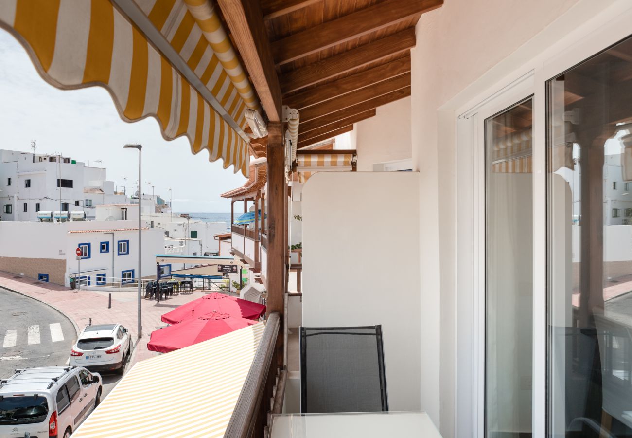 Ferienwohnung in Adeje - HomeForGuest WOHNUNG MIT SCHWIMMBAD 50M VOM MEER ENTFERNT IN LA CALETA 
