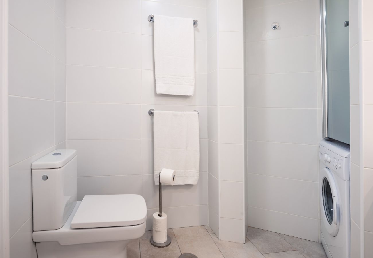 Ferienwohnung in Adeje - HomeForGuest WOHNUNG MIT SCHWIMMBAD 50M VOM MEER ENTFERNT IN LA CALETA 