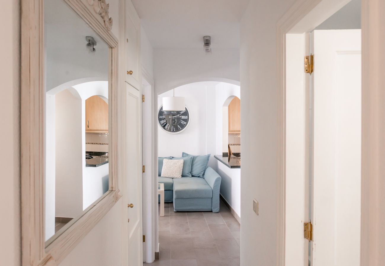 Ferienwohnung in Adeje - HomeForGuest WOHNUNG MIT SCHWIMMBAD 50M VOM MEER ENTFERNT IN LA CALETA 