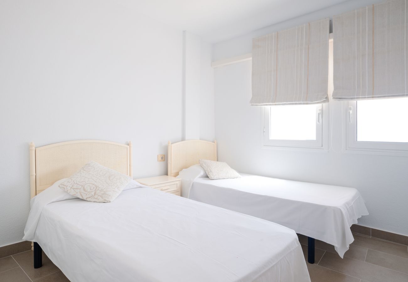 Ferienwohnung in Adeje - HomeForGuest WOHNUNG MIT SCHWIMMBAD 50M VOM MEER ENTFERNT IN LA CALETA 