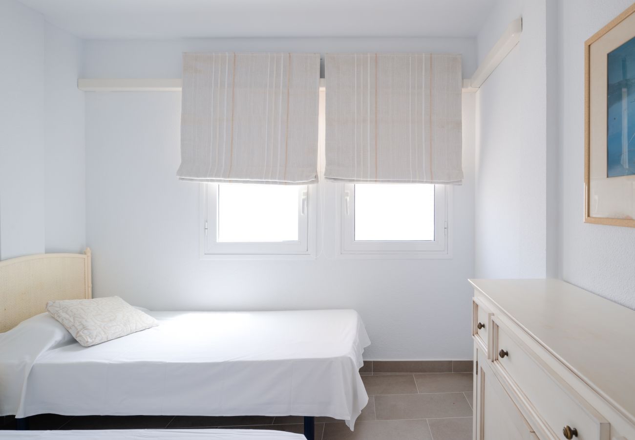 Ferienwohnung in Adeje - HomeForGuest WOHNUNG MIT SCHWIMMBAD 50M VOM MEER ENTFERNT IN LA CALETA 