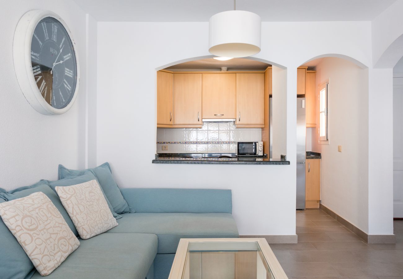 Ferienwohnung in Adeje - HomeForGuest WOHNUNG MIT SCHWIMMBAD 50M VOM MEER ENTFERNT IN LA CALETA 