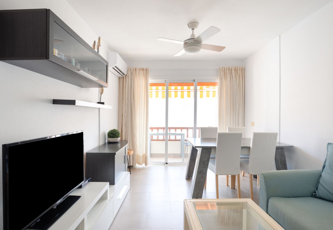 Ferienwohnung in Adeje - HomeForGuest WOHNUNG MIT SCHWIMMBAD 50M VOM MEER ENTFERNT IN LA CALETA 
