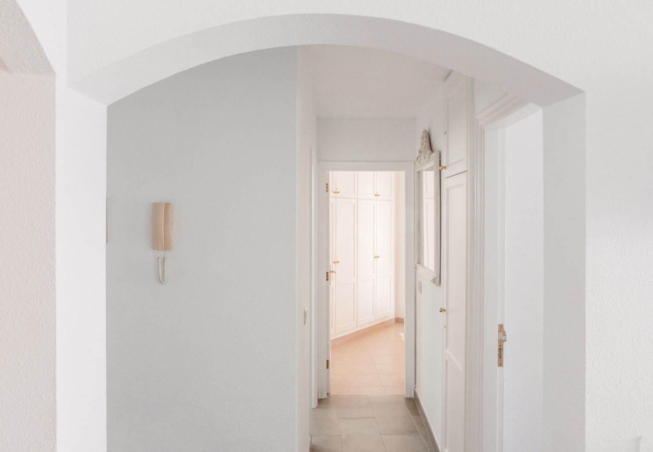 Ferienwohnung in Adeje - HomeForGuest WOHNUNG MIT SCHWIMMBAD 50M VOM MEER ENTFERNT IN LA CALETA 