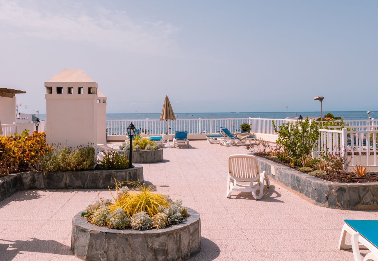 Ferienwohnung in Adeje - HomeForGuest WOHNUNG MIT SCHWIMMBAD 50M VOM MEER ENTFERNT IN LA CALETA 