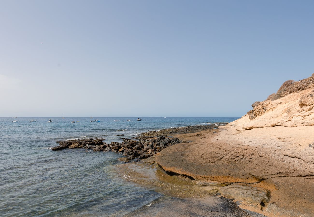 Ferienwohnung in Adeje - HomeForGuest WOHNUNG MIT SCHWIMMBAD 50M VOM MEER ENTFERNT IN LA CALETA 