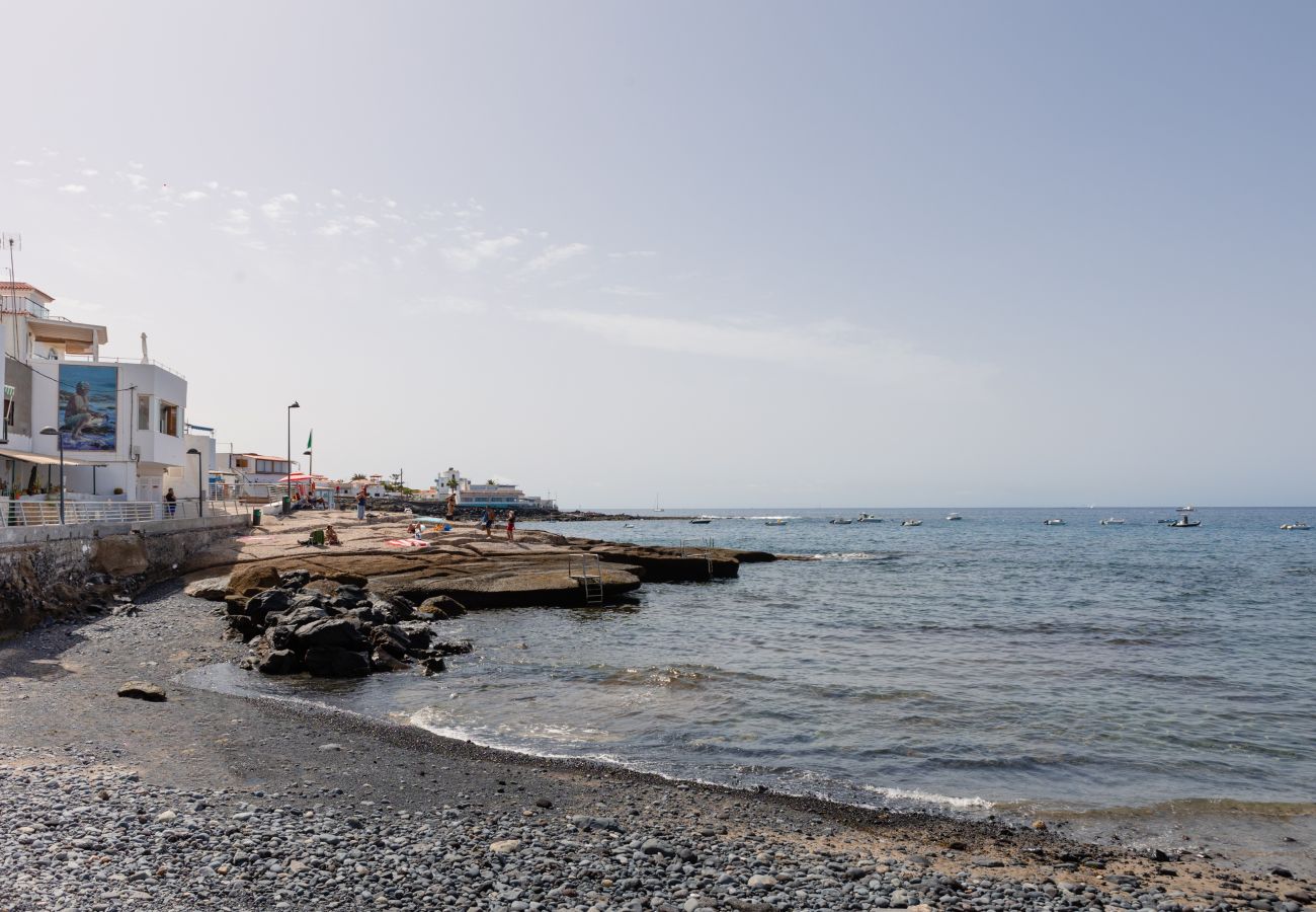 Ferienwohnung in Adeje - HomeForGuest WOHNUNG MIT SCHWIMMBAD 50M VOM MEER ENTFERNT IN LA CALETA 