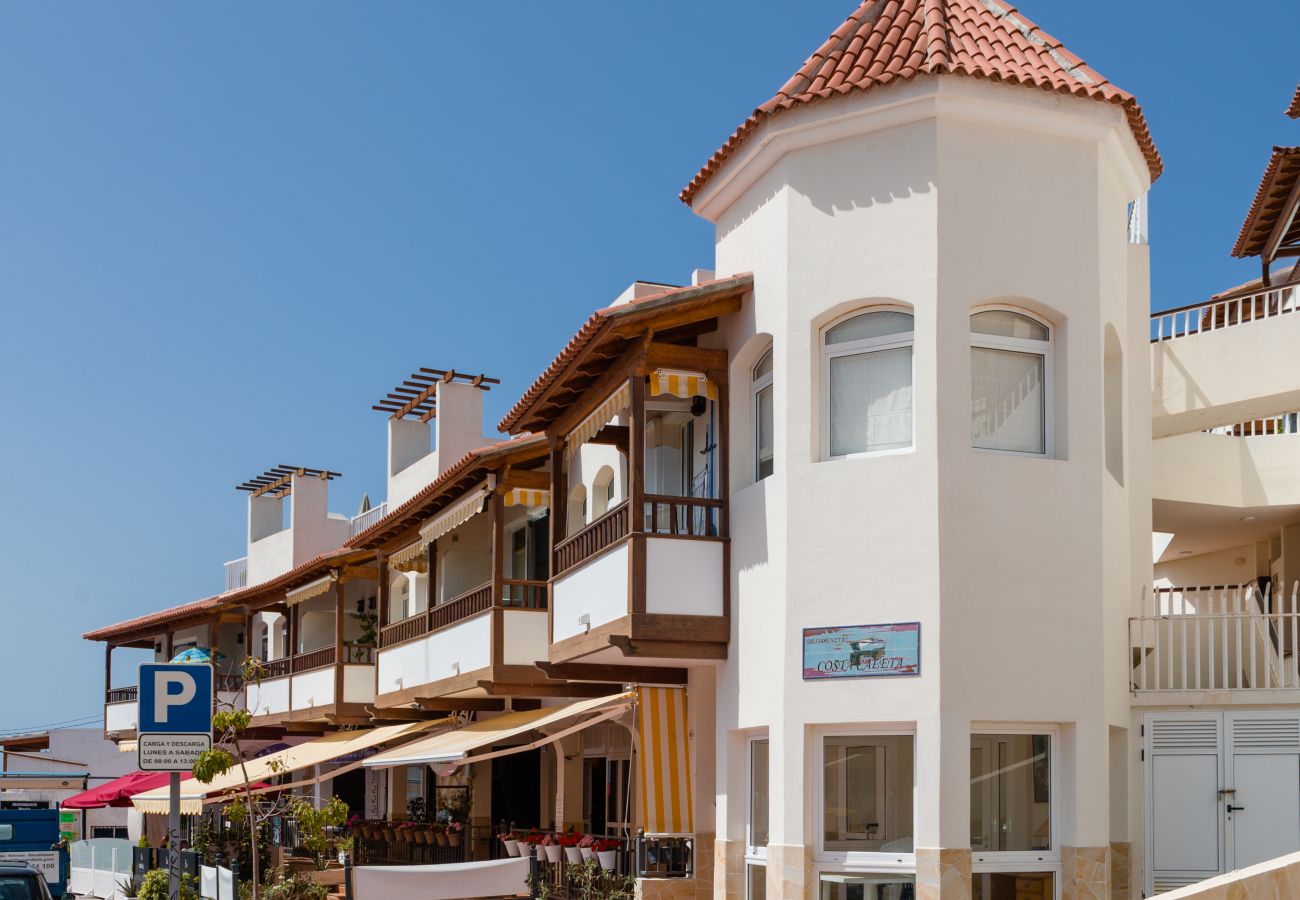 Ferienwohnung in Adeje - HomeForGuest WOHNUNG MIT SCHWIMMBAD 50M VOM MEER ENTFERNT IN LA CALETA 